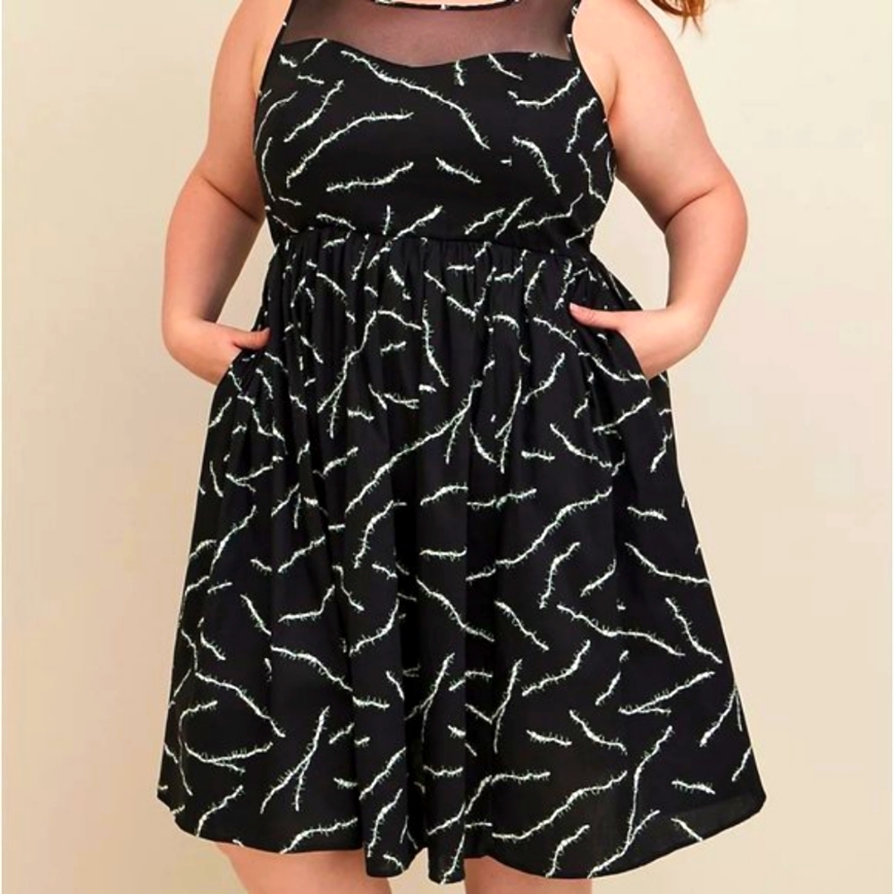 ❤️NWT TORRID UNIVERSAL MONSTERS FRANKENSTEIN DRESS - PLUS SIZE 1X - HALLOWEEN - Picture 5 of 11